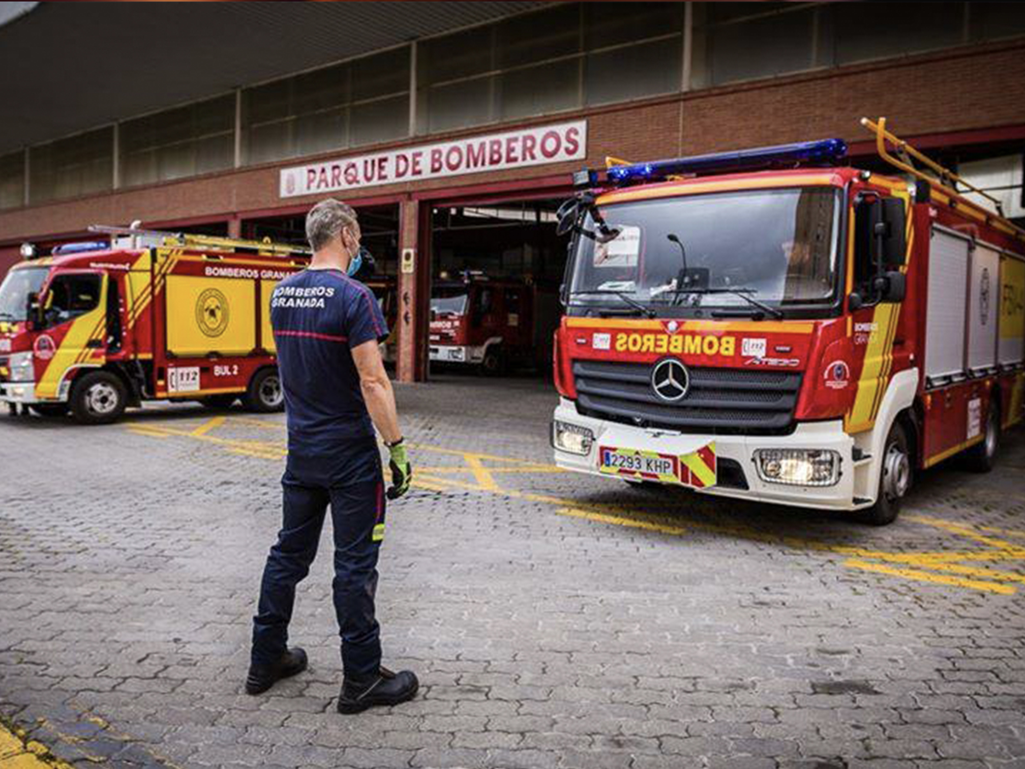 Bombero en uniforme